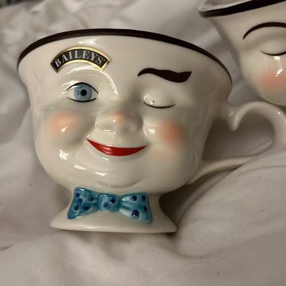 VINTAGE BAILEYS IRISH CREAM WINKING FACE YUM SET OF HIS & HERS MUGS - Picture 2 of 6